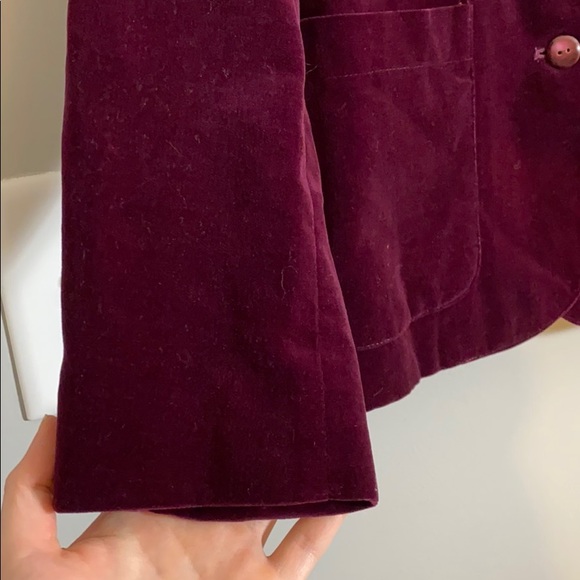 4/$20! Dillard’s Burgundy Velvet Blazer - Picture 4 of 9